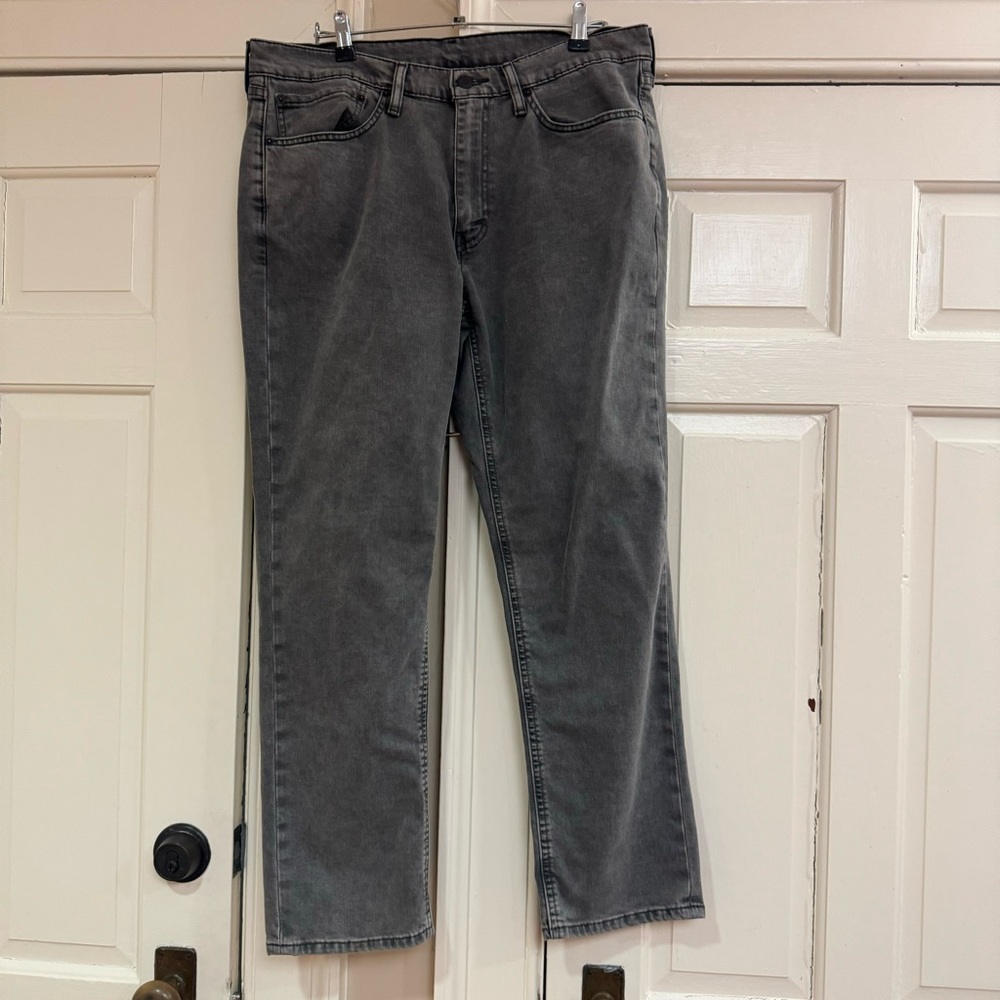 Gray Levi’s denim jeans